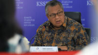 gubernur-bank-indonesia-bi-perry-warjiyo-dalam-konferensi-pers_250729070618-768